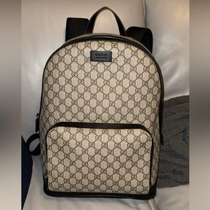 Unisex Gucci backpack! GG supreme comes with dust bag!